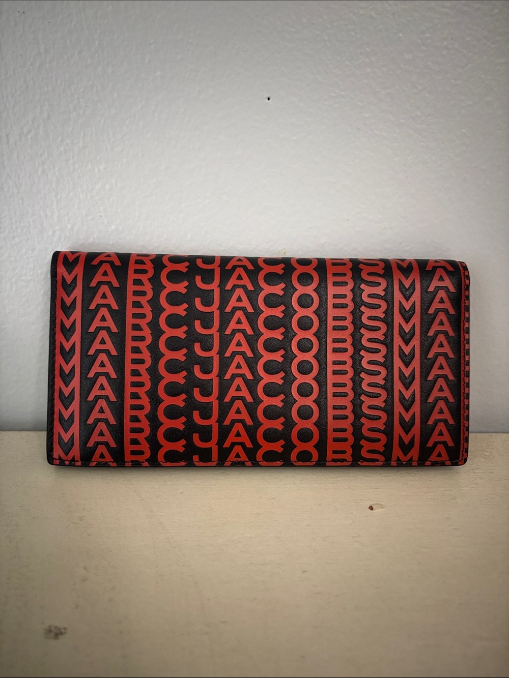 Marc Jacobs Red and Black Logo-Print Continental Wallet - Picture 2 of 5